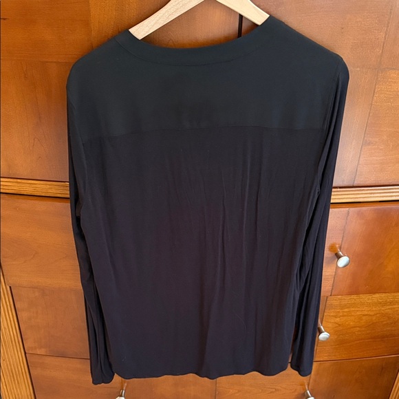 BCBG Black V-Neck Long Sleeve Blouse size large - Picture 3 of 3